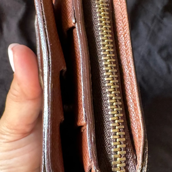 LV Mono zip wallet - Picture 7 of 8